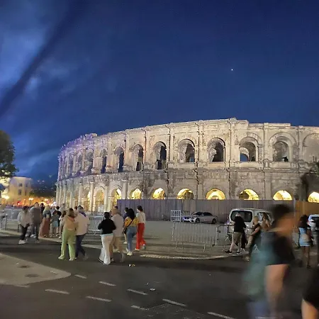 Le D'auguste- Coeur De Nimes-chaleureux-emplacement Ideal Lägenhet