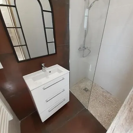 Appartement Le D'auguste- Cœur De Nîmes-chaleureux-emplacement Idéal *