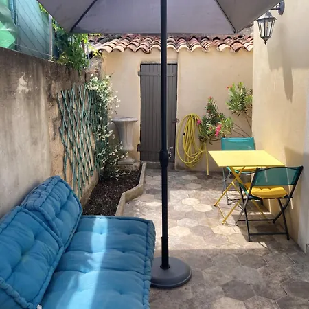 Apartment Le D'auguste- Coeur De Nimes-chaleureux-emplacement Ideal *