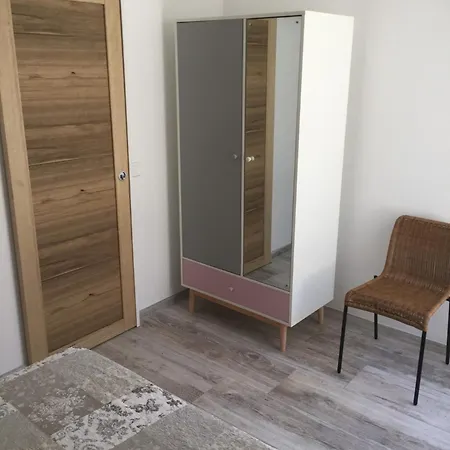 Appartement Le D'auguste- Cœur De Nîmes-chaleureux-emplacement Idéal