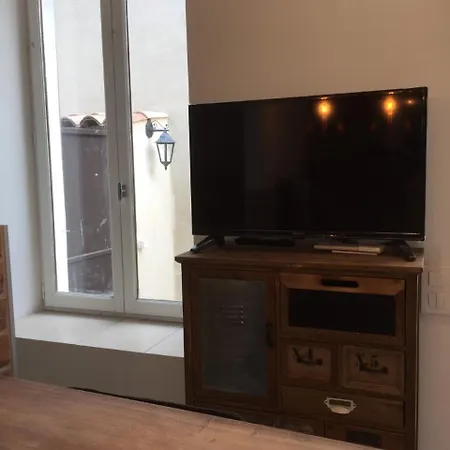 Appartement Le D'auguste- Cœur De Nîmes-chaleureux-emplacement Idéal