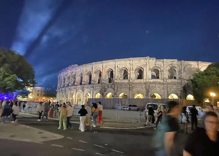 Le D'auguste- Coeur De Nimes-chaleureux-emplacement Ideal Lägenhet