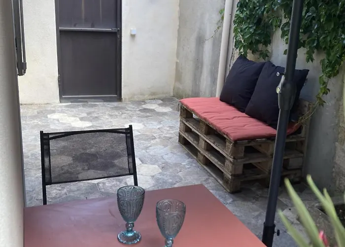 Lägenhet Le D'auguste- Coeur De Nimes-chaleureux-emplacement Ideal *