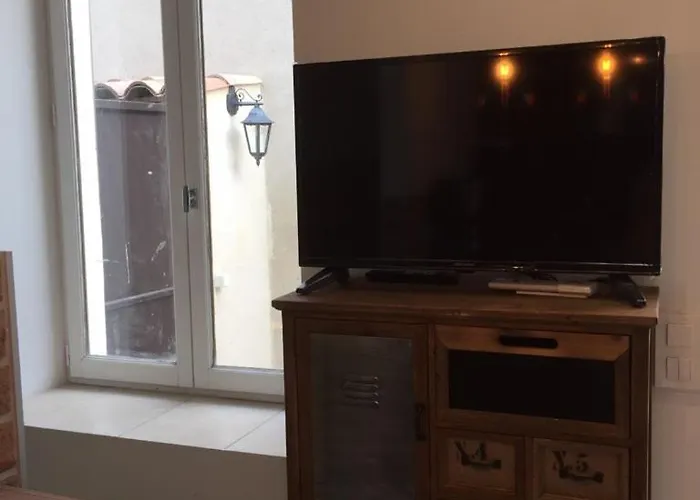 Le D'auguste- Coeur De Nimes-chaleureux-emplacement Ideal Lägenhet